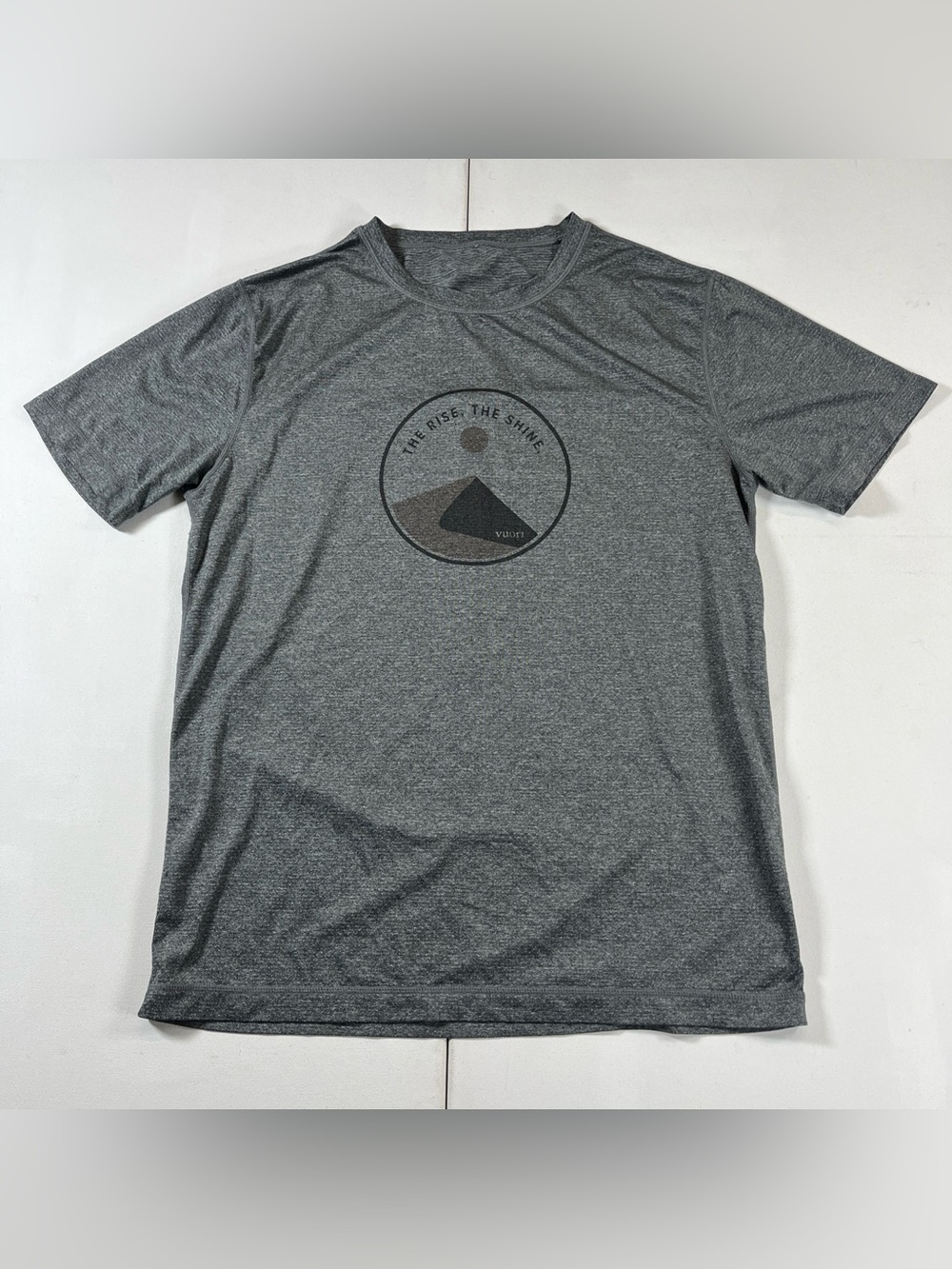 Vuori Men’s The Rise The Shine Short Sleeve Tee T-Shirt Grey Size M
